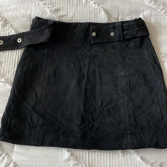 Zara black suede high waisted skirt - Picture 2 of 4